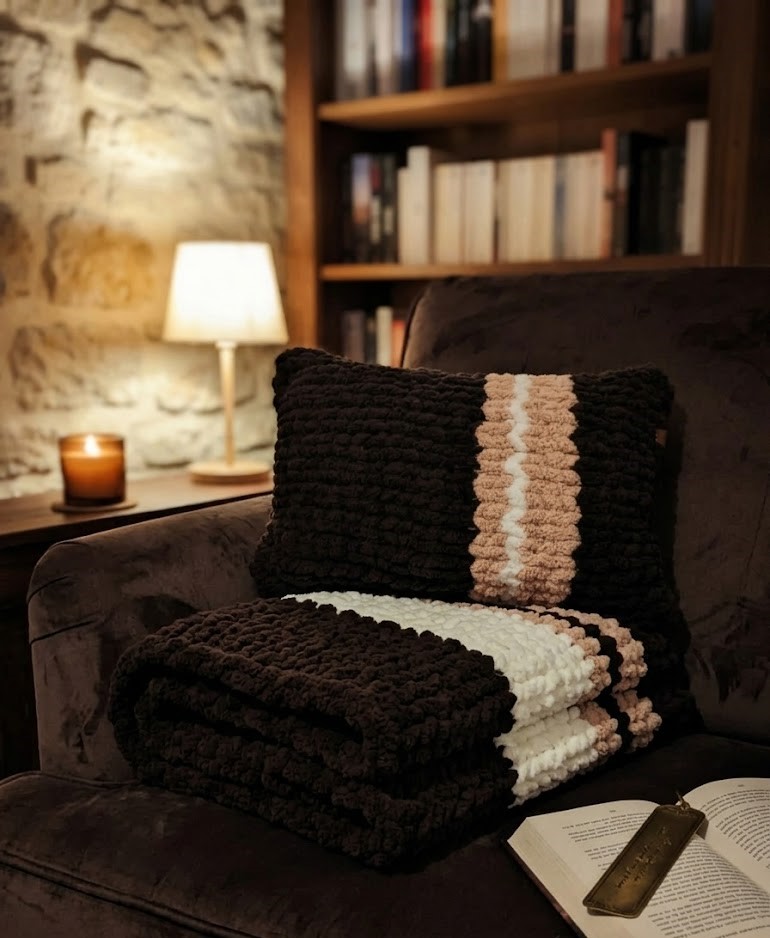 Set Esclusivo "Kaffè Latte" - Maxi Coperta Plaid XXL 160x160 cm con Cuscino Coordinato 50x30 cm - Fatto a Mano